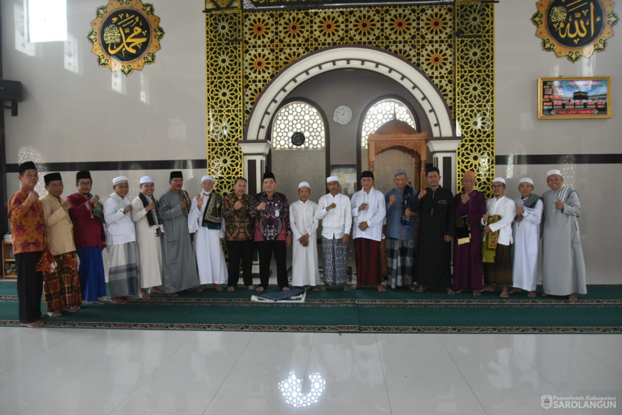 19 Oktober 2023 - Penjabat Bupati Sarolangun Melaksanakan Jumling di Masjid Baiturrahmah Desa Pasar Singkut