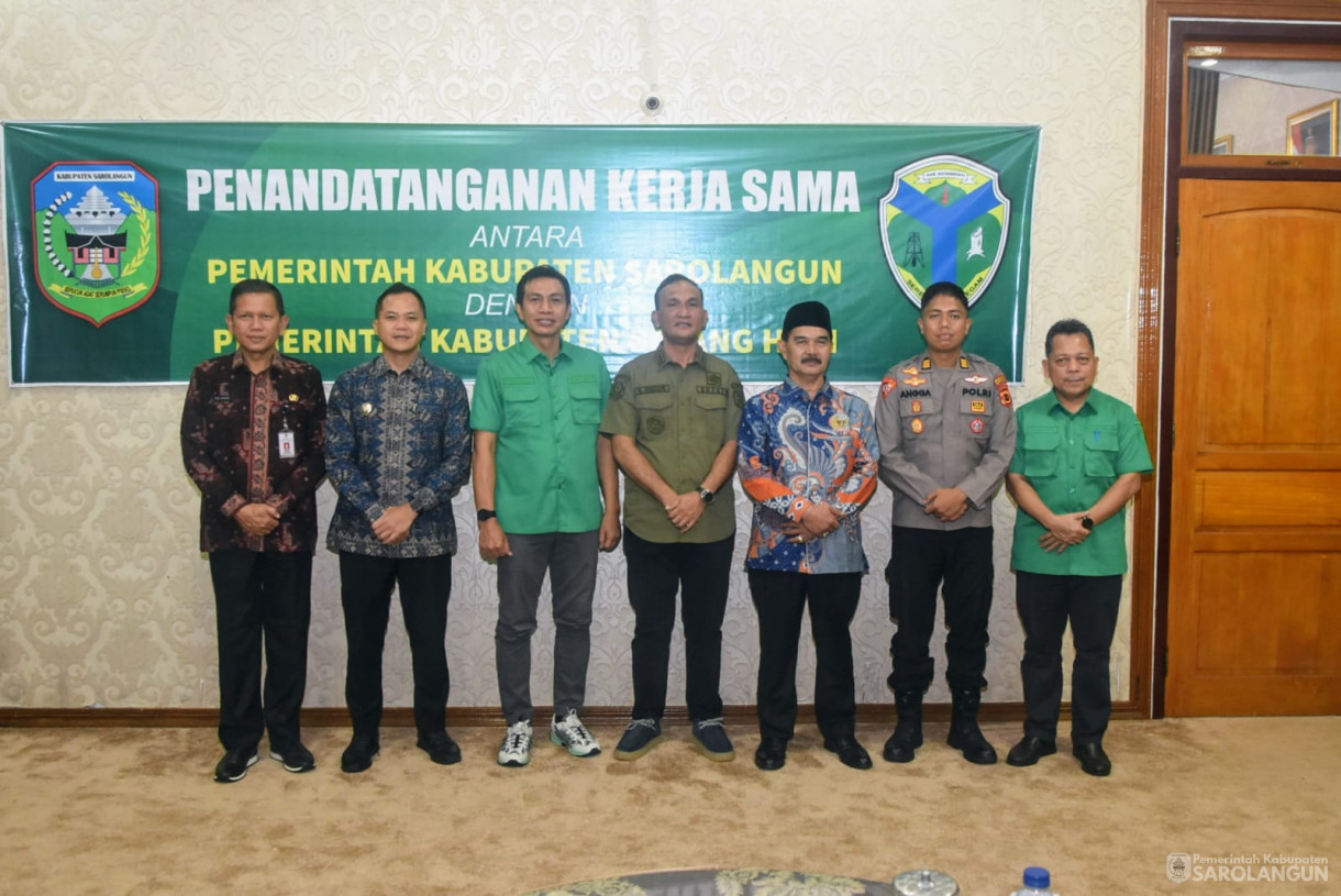 8 Agustu 2025 - Penandatanganan Kerjasama Antara Pemerintah Kabupaten Sarolangun dengan Pemerintah Kabupaten Batanghari di Rumah Dinas Bupati Sarolangun