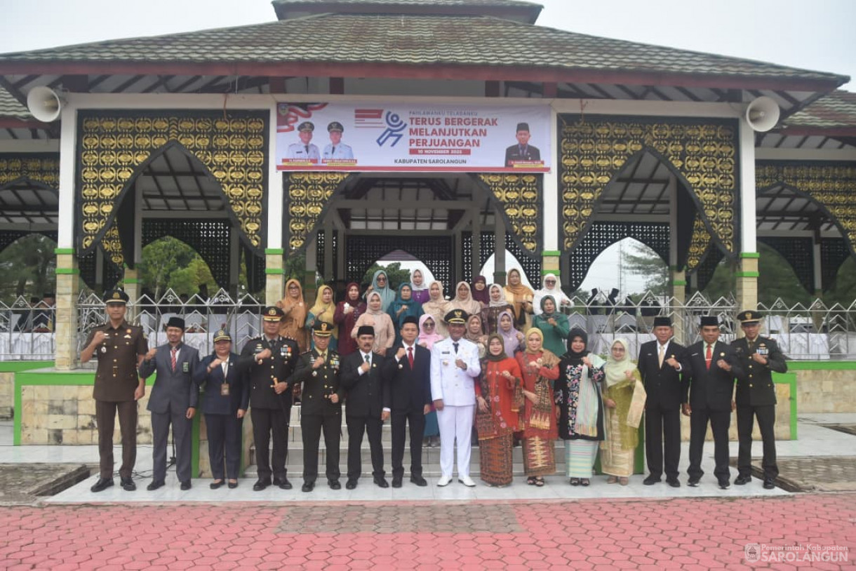 Upacara Peringatan Hari Sumpah Pemuda di Lapangan Gunung Kembang Sarolangun
