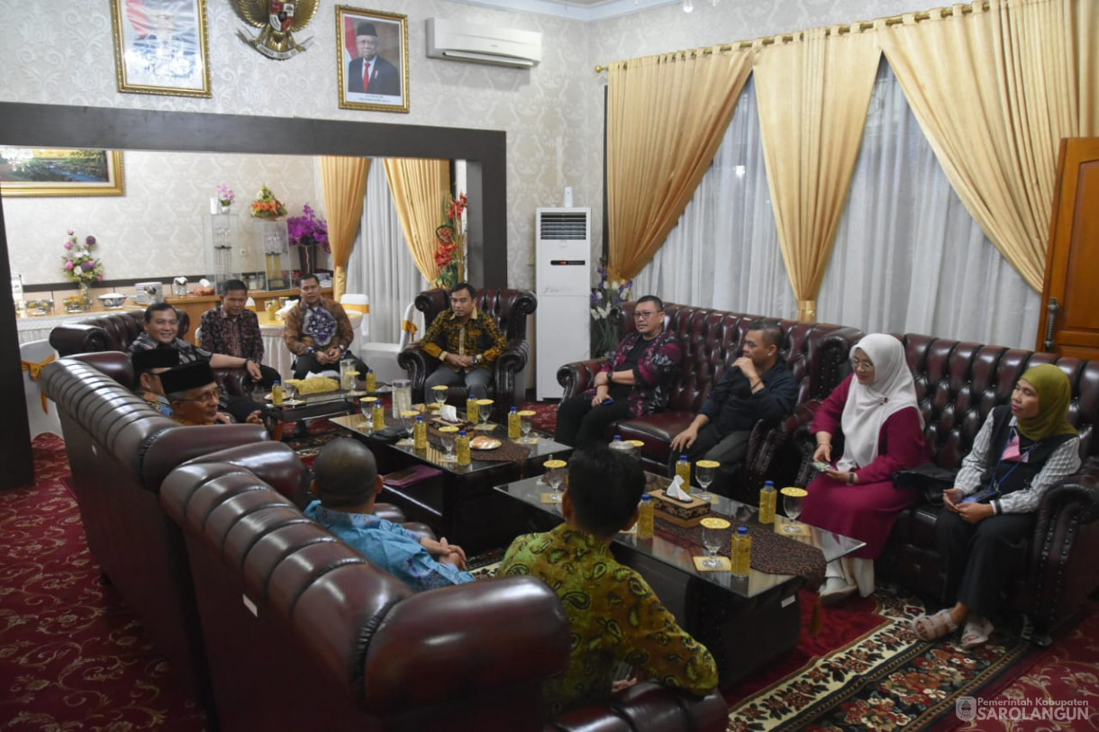 5 September 2023 - Penjabat Bupati Sarolangun Dr. Ir. Bachril Bakri, M.App.Sc Makan Malam Bersama Tim Penilaian Kota Sehat Kementerian Kesehatan Di Rumah Dinas Bupati Sarolangun