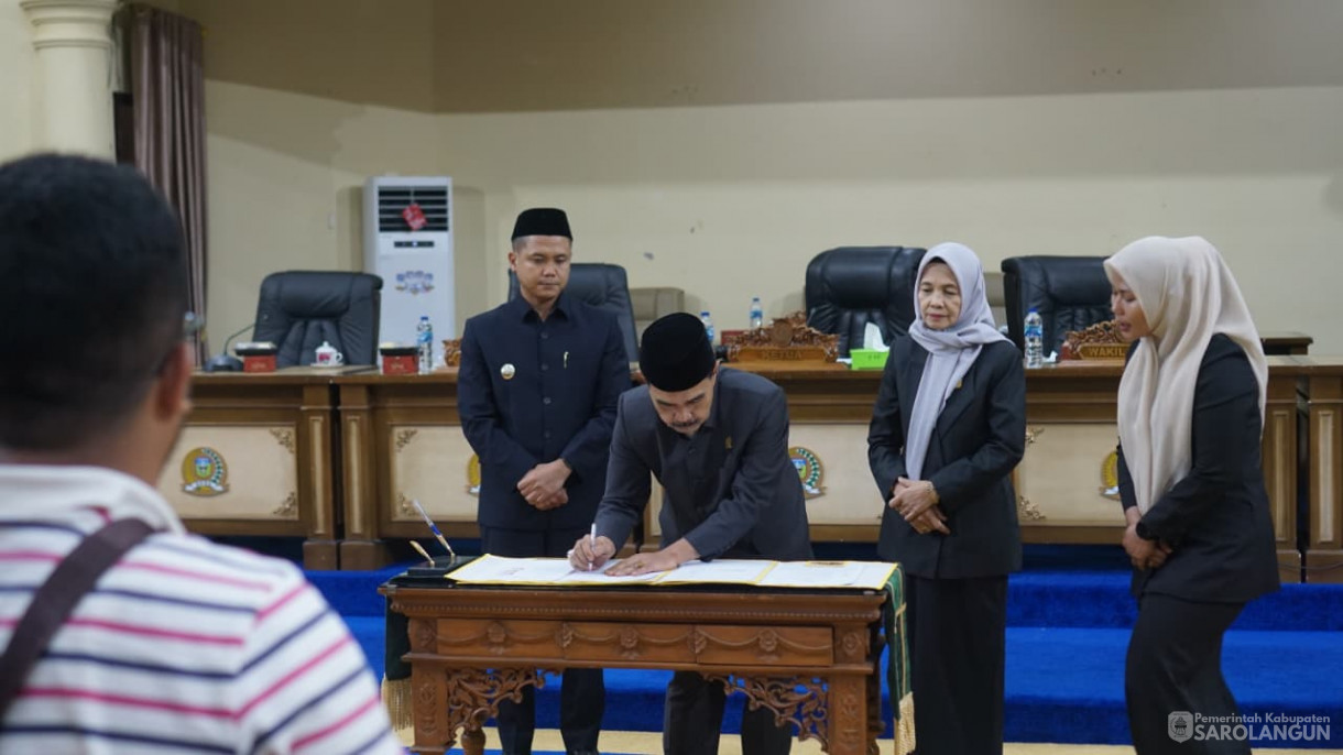 4 November 2025 Sampaikan Tanggapan dan Jawaban Eksekutif Terhadap Pandangan Umum Fraksi DPRD&nbsp;&nbsp;