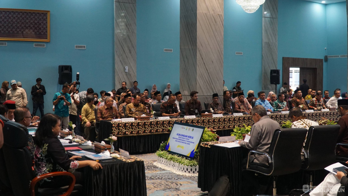 20 Februari 2026 Kegiatan Kunjungan Kerja Reses Komisi II DPR RI di Gedung Mahligai 9 Bank Jambi