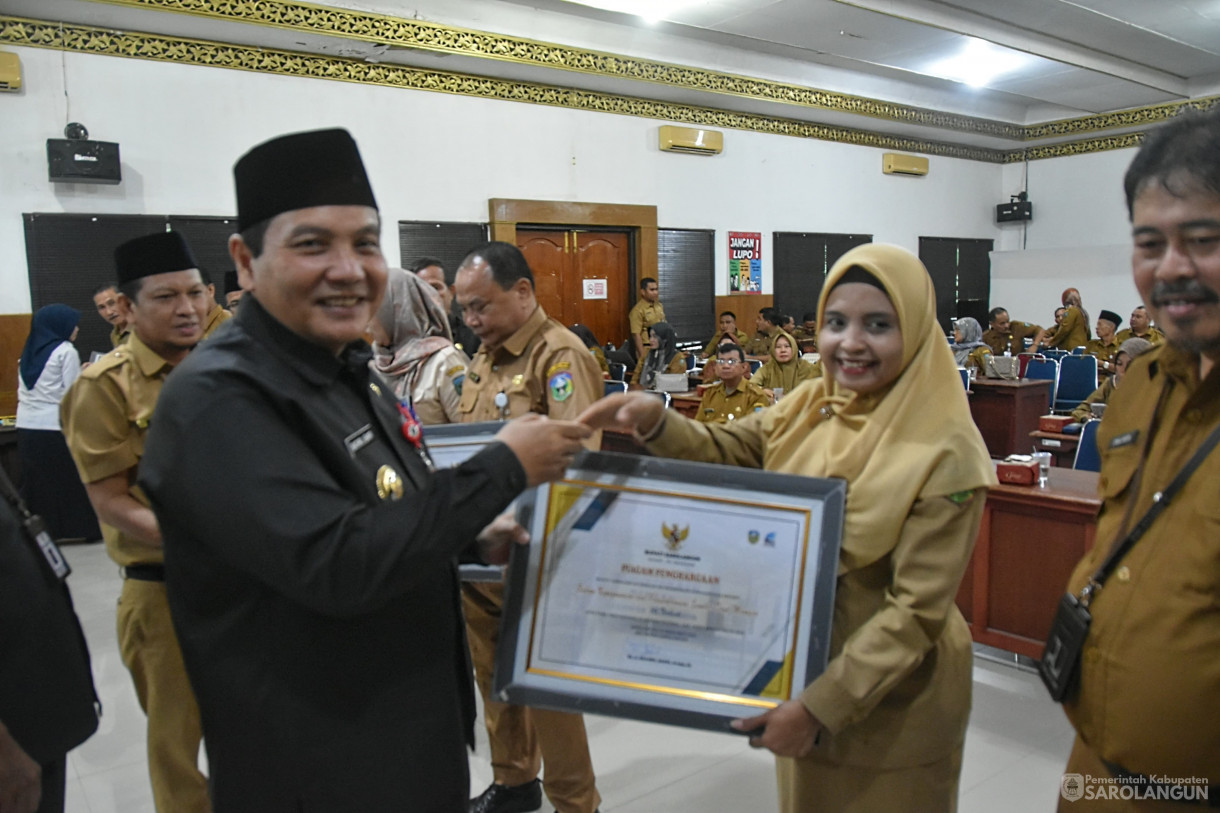 12 Desember 2023 - Sosialisasi Peraturan Daerah Kabupaten Sarolangun Nomor 02 Tahun 2020 Dan Peraturan Bupati Sarolangun Nomor 19 Dan 20 Tahun 2023 Tentang Penyelenggaraan Kearsipan Di Aula Bappeda Sarolangun