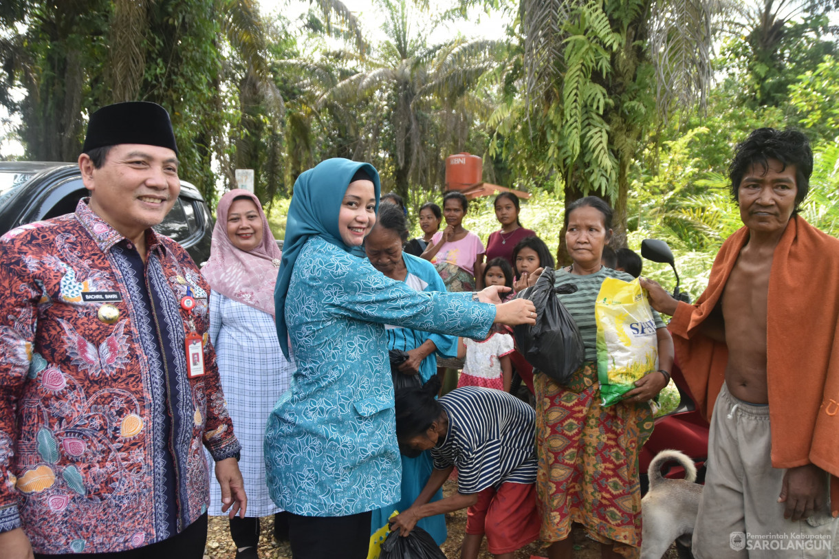 30 Maret 2024 - Meninjau Kondisi Tempat Hunian Suku Anak Dalam Dan Penyerahan Bantuan Sosial Di Desa Pematang Kabau Kecamatan Air Hitam