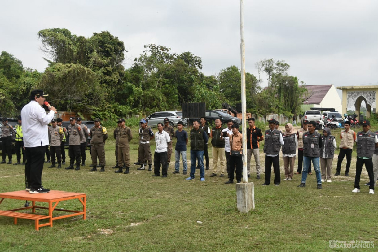 8 November 2023 -&nbsp;Penjabat Bupati Sarolangun Menghadiri Apel Nerirtiban APS dan APK di Halaman Kantor Bawaslu Kabupaten Sarolangun