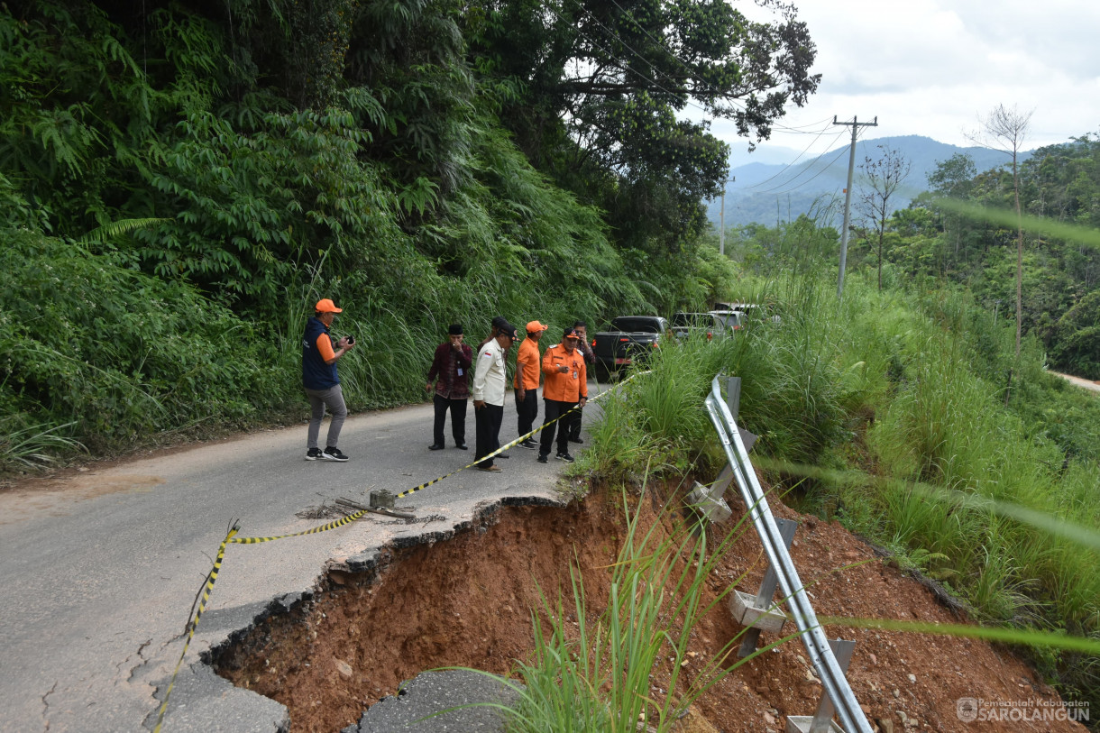 18 Januari 2023 - Meninjau Jalan Rusak Akibat Longsor di Desa Bukit Rayo Kecamatan Batang Asai