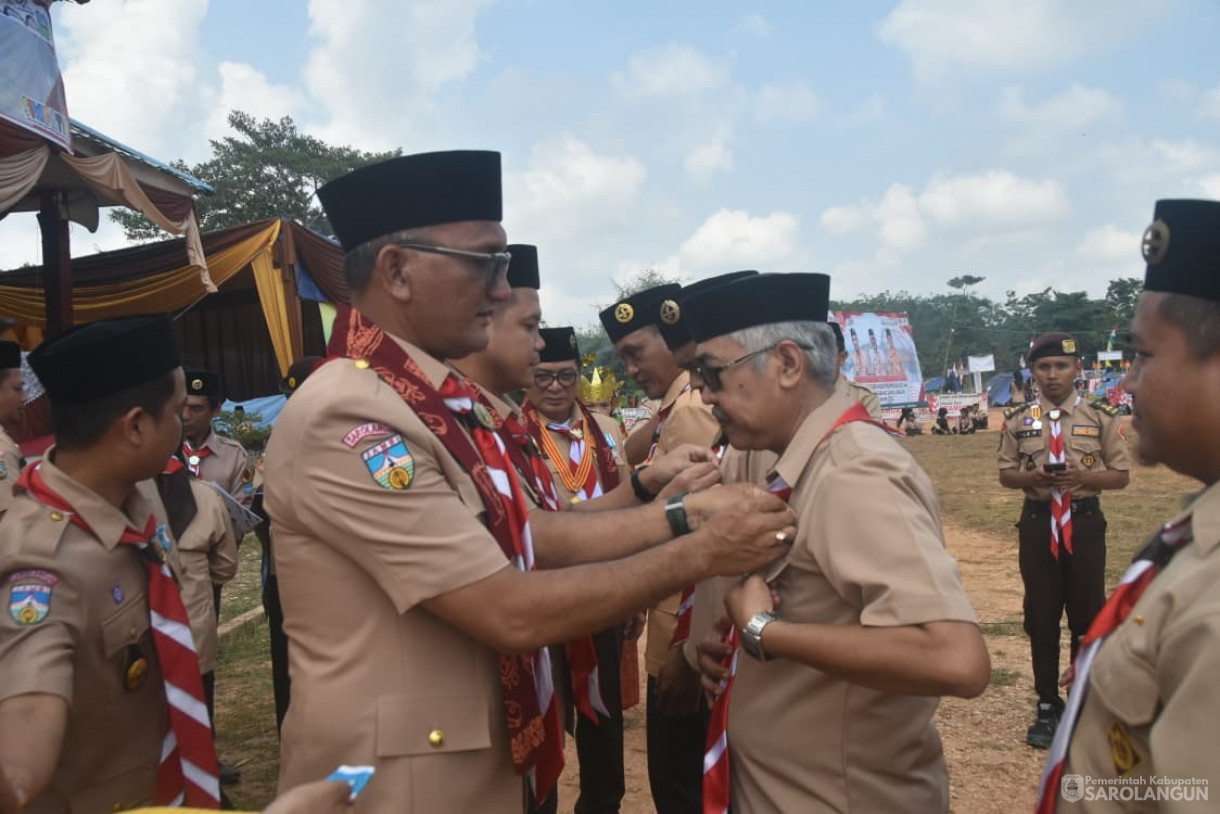 25 September 2025&nbsp; Apel Besar Hari Pramuka Ke 64 Tahun 2025 Tingkat Kwartir Cabang Sarolangun di Lapangan Belakang Kantor Camat Mandiangin