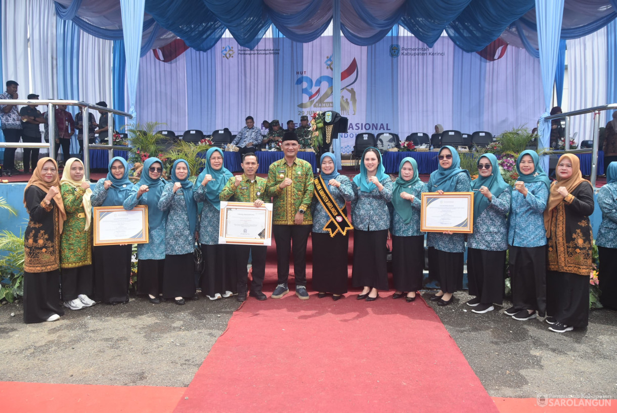31 Juli 2025 - Peringatan Puncak Hari Keluarga Nasional Ke 32 Tingkat Provinsi Jambi Sekaligus Pengukuhan AyahBunda Genre Provinsi dan Kabupaten Kota di Halaman Kantor Bupati Kerinci