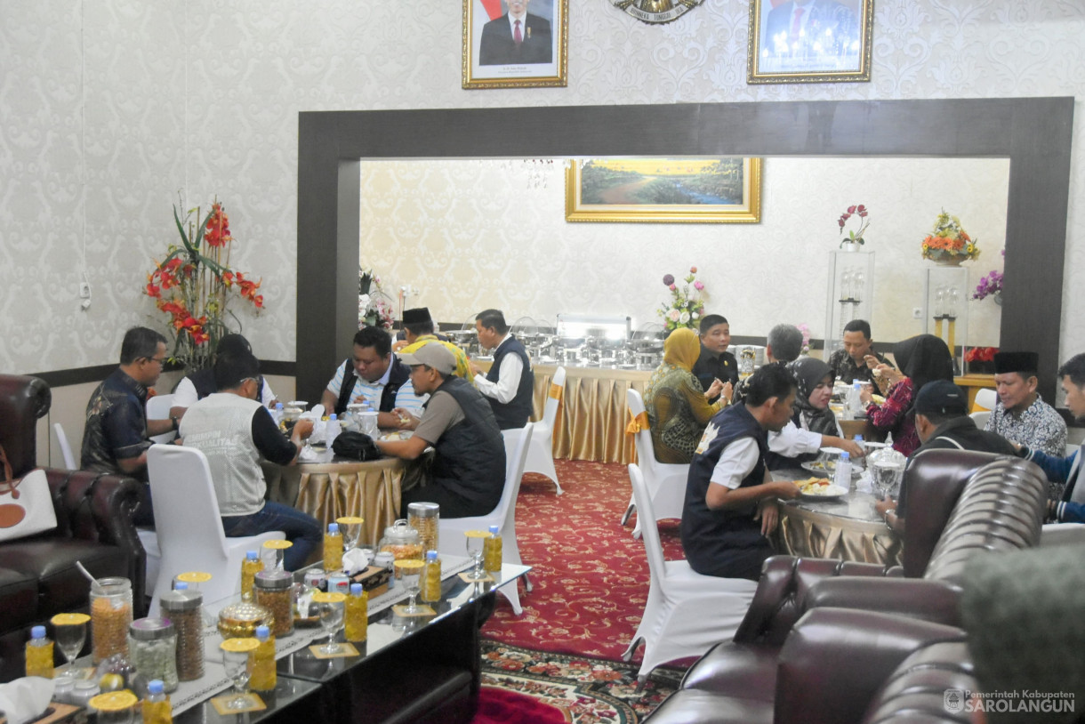 10 Juli 2024 - Makan Malam Bersama Komisioner KPU, Bawaslu, Forkopimda, Bertempat di Rumah Dinas Bupati Sarolangun