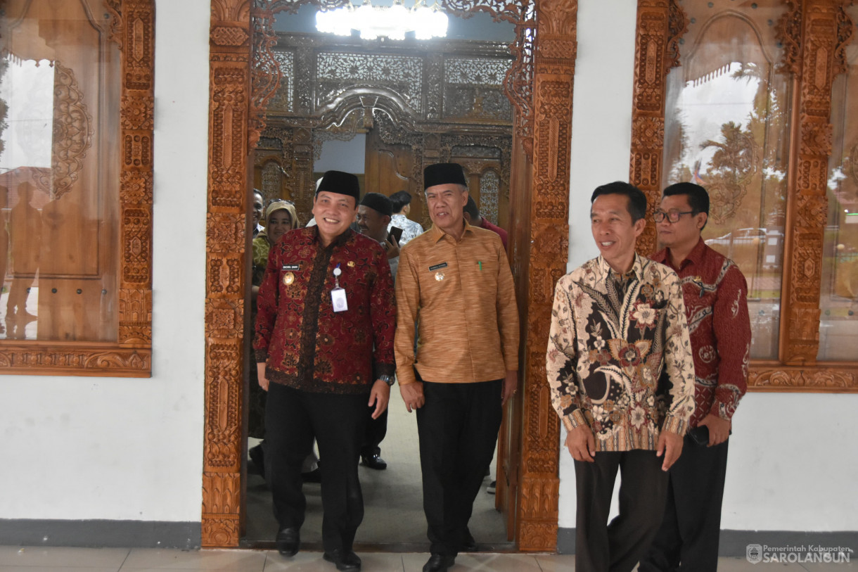 10 November 2023 - Penjabat Bupati Sarolangun Melakukan Penandatanganan Kesepakatan Bersama Antara Pemerintah Kabupaten Rejang Lebong Dengan Pemerintah Kabupaten Sarolangun Di Rumah Dinas Bupati Rejang Lebong