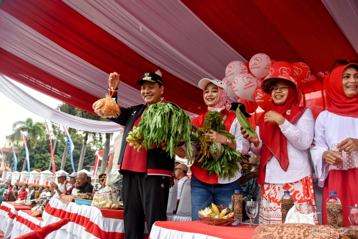 19 Agustus 2023&nbsp; Penjabat Bupati Sarolangun Dr. Ir. Bachril Bakri, M.App, Sc Menghadiri Pawai Karnaval Memperingati HUT RI ke 78 di Depan Rumah Dinas Bupati Sarolangun