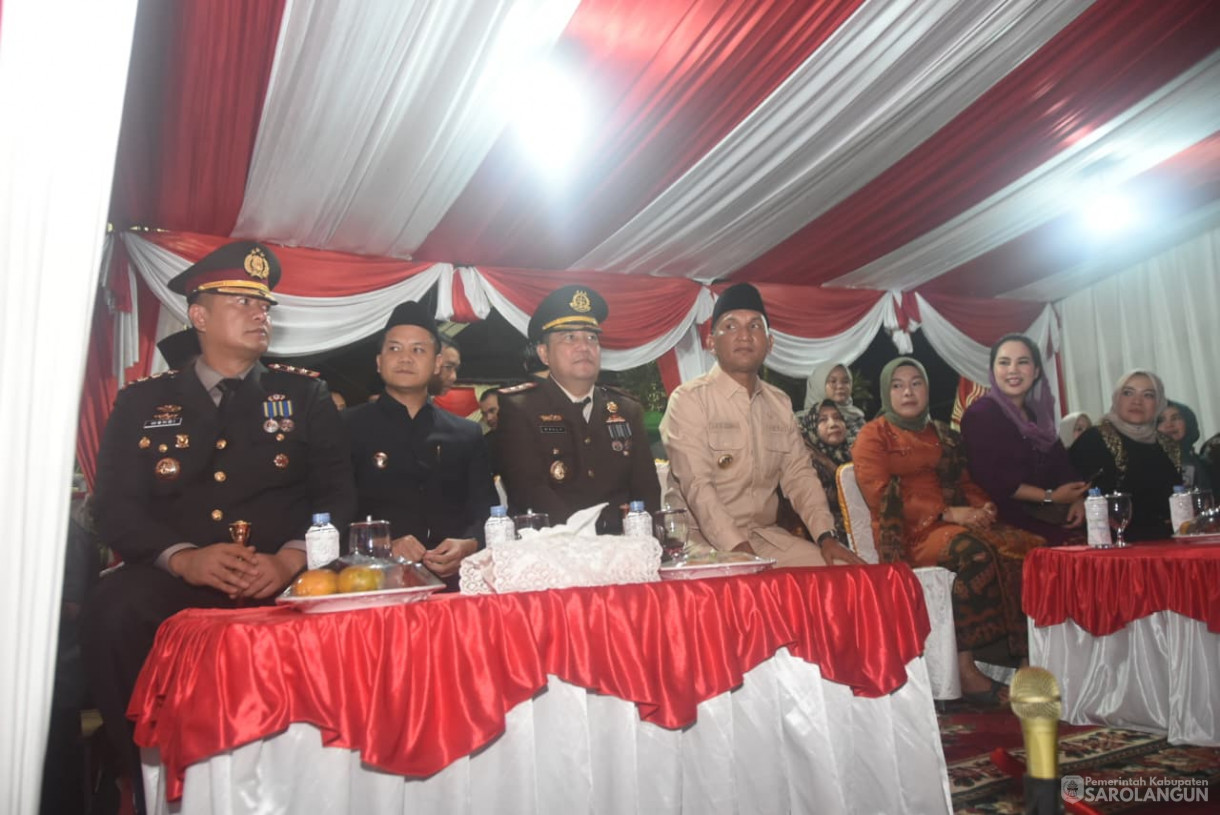 16 Agustus 2025&nbsp; Pawai Obor di Depan Rumah Dinas Bupati Sarolangun