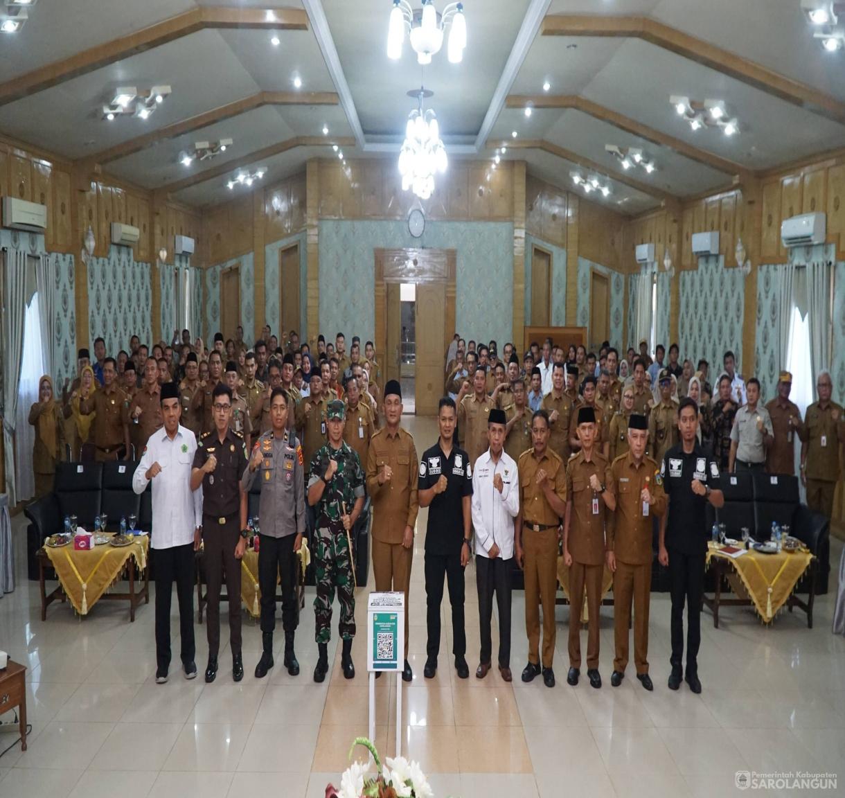 25 Mei 2026 Bupati Sarolangun membuka Acara Sosialisasi dan Penandatanganan Kesepakatan bersama Forkopimda dalam Pelaksanaan Pilkades Serentak Tahun 2026 serta Launching Kotak Amal Berbarcode di Wilayah Kabupaten Sarolangun