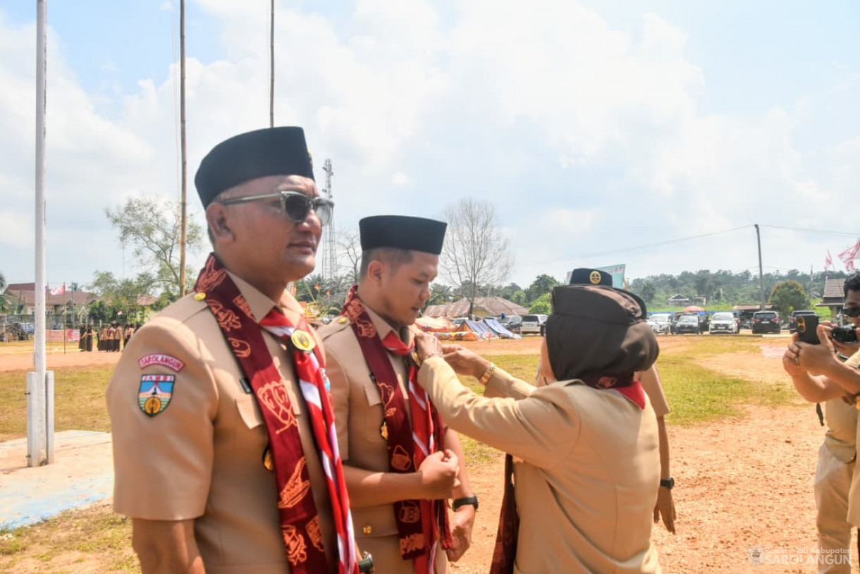 25 September 2025&nbsp; Apel Besar Hari Pramuka Ke 64 Tahun 2025 Tingkat Kwartir Cabang Sarolangun di Lapangan Belakang Kantor Camat Mandiangin
