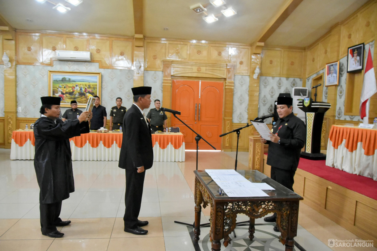 12 Desember 2023 - Pelantikan Dan Pengambilan Sumpah Janji Jabatan Penjabat Sekretaris Daerah Kabupaten Sarolangun Di Ruang Aula Utama Kantor Bupati Sarolangun