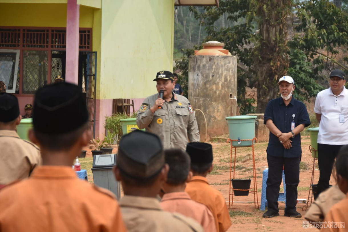 6 Oktober 2023 - Penjabat Bupati Sarolangun Menghadiri Acara Pembagian Masker dan Praktek Cuci Tangan yang Baik Dan Benar di SD 191 Desa Pematang Kabau Kecamatam Air Hitam