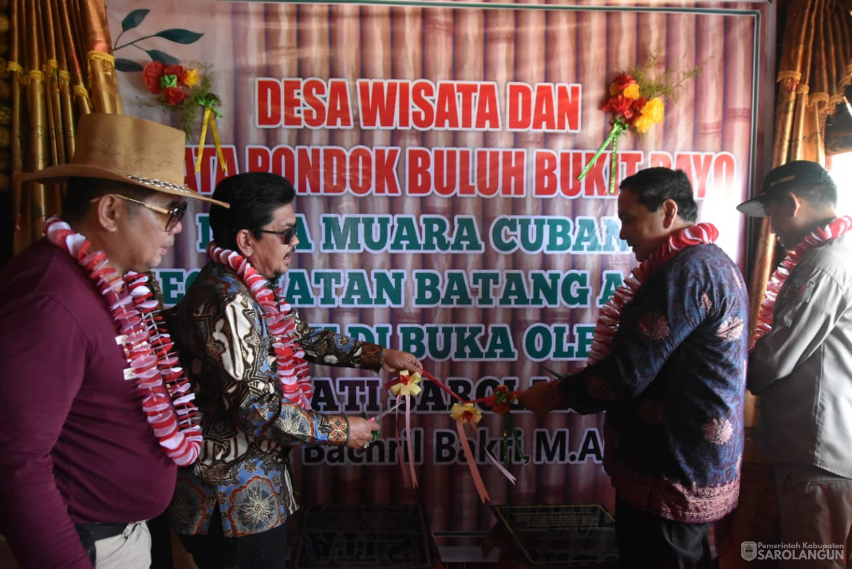 21 Oktober 2023 - Penjabat Bupati Sarolangun Melakukan Peresmian Desa Wisata Dan Wisata Pondok Buluh Bukit Rayo Desa Muaro Cuban Kecamatan Batang Asai