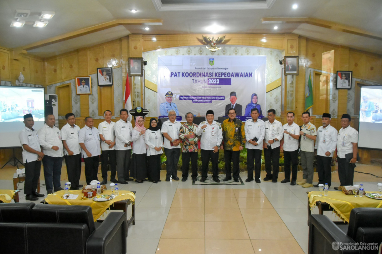 20 Desember 2023 - Rapat Koordinasi Kepegawaian Tahun 2023  Di Ruang Aula Utama Kantor Bupati Sarolangun