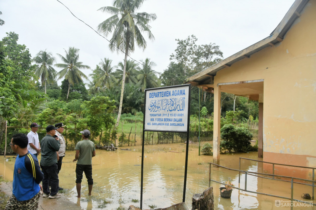 30 Desember 2023 - Meninjau Lokasi Terdampak Banjir Di Desa Baru, Desa Bernai Kecamatan Sarolangun, Dan Desa Teluk Kecimbung Kecamatan Bathin VIII