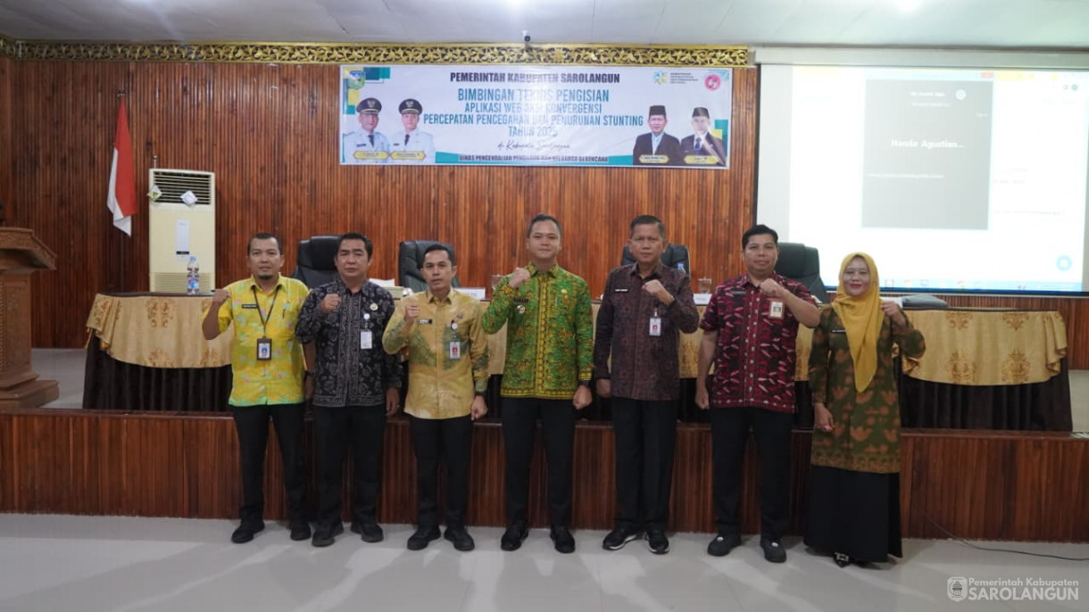 4 September 2025&nbsp; Wakil bupati Sarolangun Membuka Rapat Koordinasi Bimbingan Teknis Pengisian Web Aplikasi Aksi Konvergensi Percepatan Penurunan Stunting Kabupaten Sarolangun Tahun 2025
