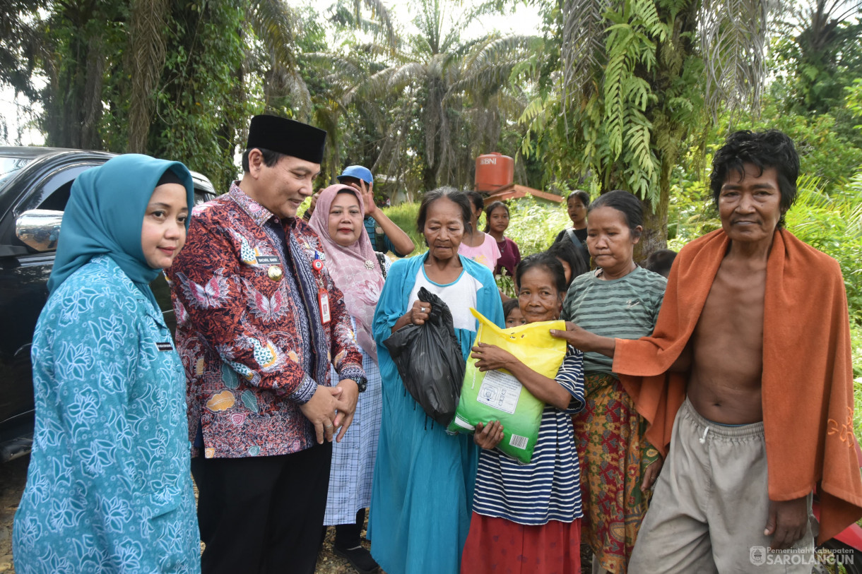 30 Maret 2024 - Meninjau Kondisi Tempat Hunian Suku Anak Dalam Dan Penyerahan Bantuan Sosial Di Desa Pematang Kabau Kecamatan Air Hitam