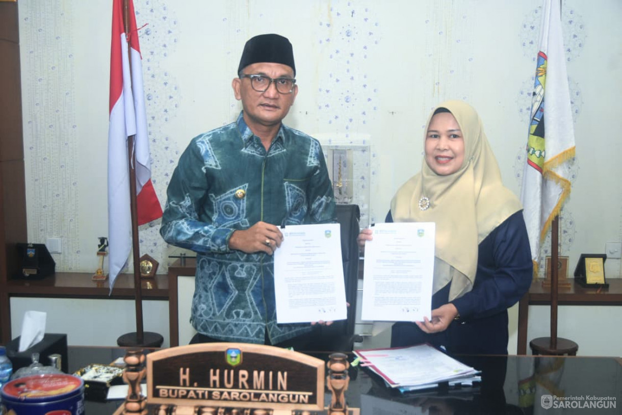 Penandatanganan Kerjasama Antara Pemerintah Kabupaten Sarolangun dengan BPJS Kesehatan Sarolangun di Ruang Kerja Bupati Sarolangun