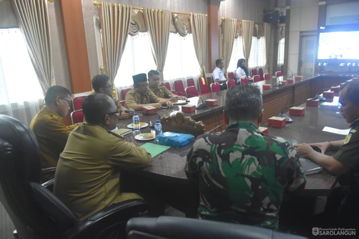 23 Desember 2024 - Rapat TPID Via Zoom Meeting di Ruang Pola Kantor Bupati Sarolangun