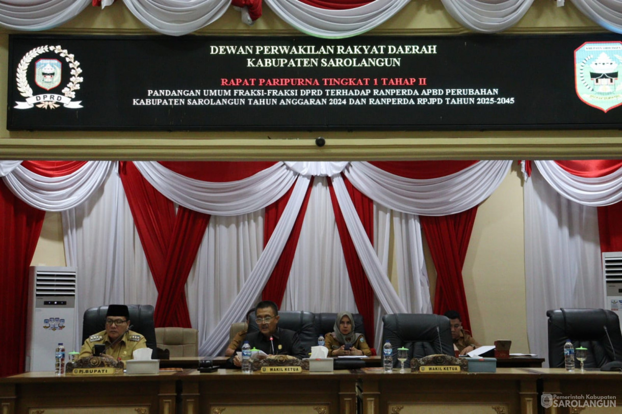 26 Agustus 2024 -&nbsp;Rapat Paripurna Tingkat I Tahap III Tanggapan dan Jawaban Eksekutif Terhadap Pandangan Umum Fraksi DPRD tentang Ranperda APBDP Kab. Sarolangun TA.2024 dan Ranperda RPJPD Tahun 2025 sd 2045