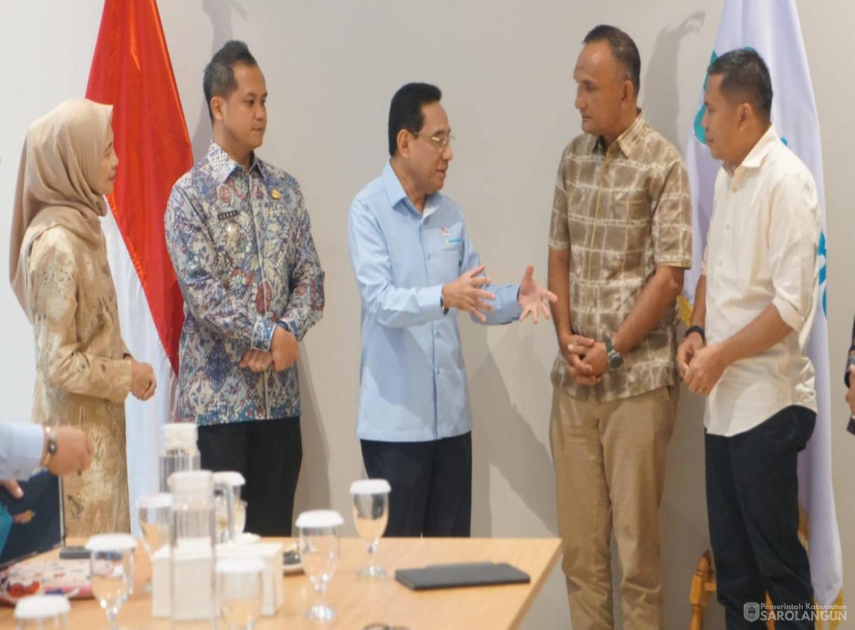 19 Mei 2026 Bupati Sarolangun di dampingi oleh Wakil Bupati Sarolangun dan Waka I DPRD Kab. Sarolangun melakukan Audiensi dengan Wakil Menteri Kesehatan RI dalam rangka Pembinaan Kesehatan Wilayah Provinsi Jambi yang bertempat di Kantor Kemenkes RI