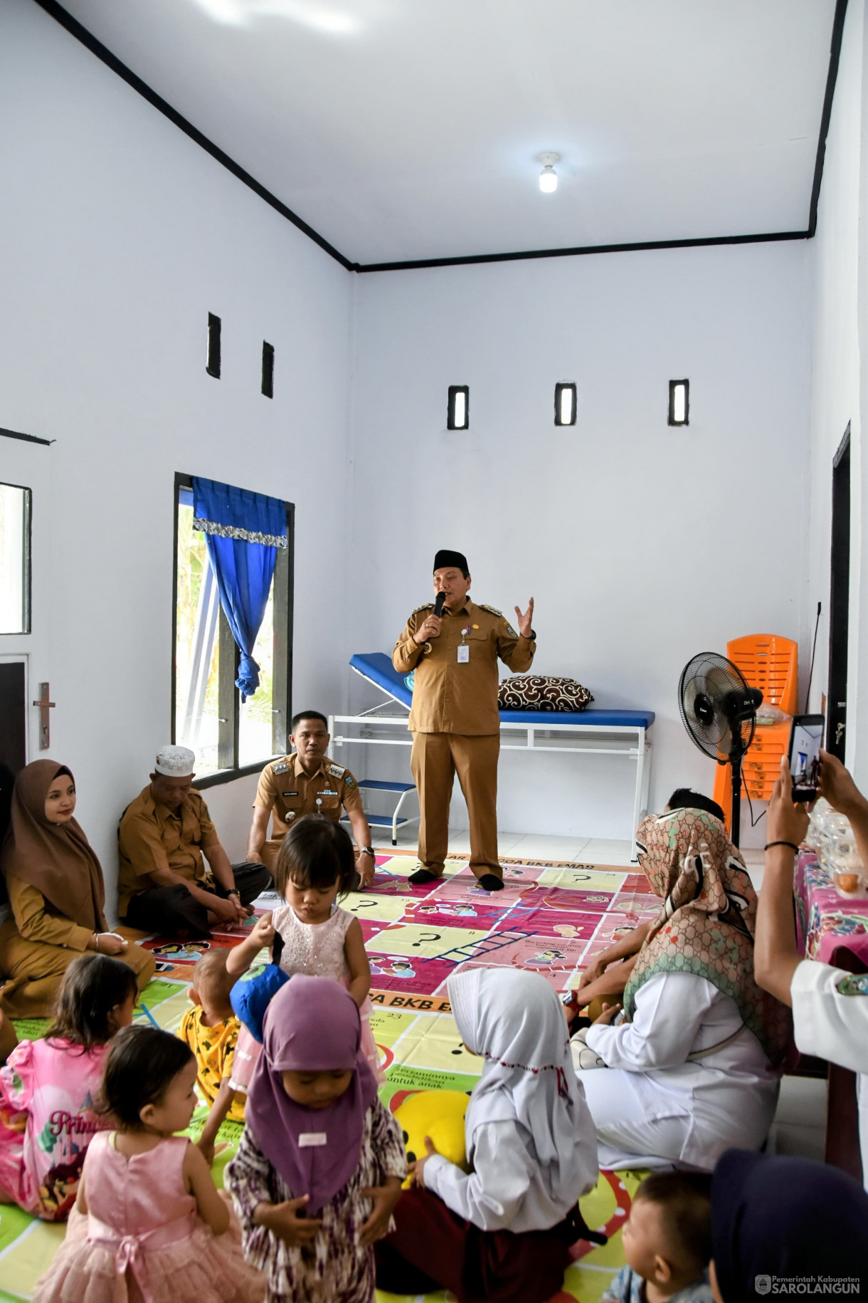 28 November 2023 - Meninjau Dan Memberikan Makan Pada Anak Beresiko Stunting Di Rumah Cegah Stunting Desa Bernai