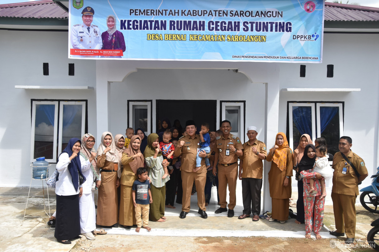 28 November 2023 - Meninjau Dan Memberikan Makan Pada Anak Beresiko Stunting Di Rumah Cegah Stunting Desa Bernai