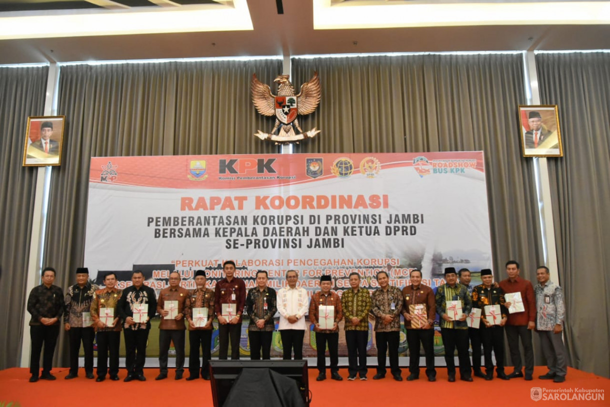 14 September 2023 - Penjabat Bupati Sarolangun Menghadiri Rapat Koordinasi Pemberantasan Korupsi Di Provinsi Jambi Bersama Kepala Daerah dan Ketua DPRD Se Provinsi Jambi di Ballroom Swissbell Hotel Jambi