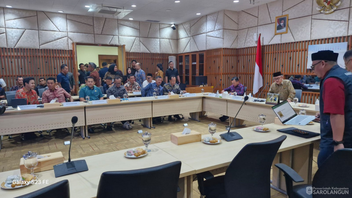 6 Juli 2025 - Bupati Sarolangun Hadiri Audiensi Bersama Gubernur Jambi ke Kementerian Pendidikan Dasar dan Menengah RI di Jakarta