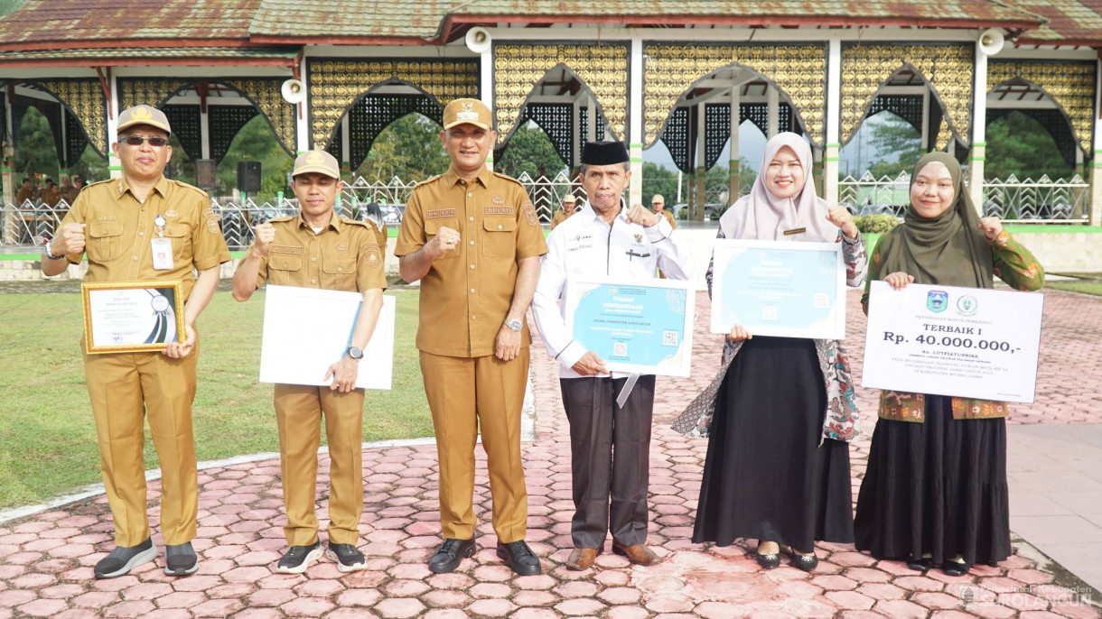 20 April 2026 Bupati Sarolangun Serahkan Penghargaan Orang Tua Asuh Cegah Stunting, Penyerahan Bonus Pemenang MTQ Tingkat Provinsi Jambi Tahun 2025