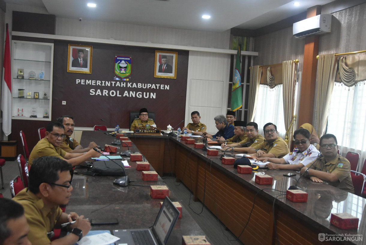 29 Juli 2024 - Rapat TPID Via Zoom Meeting dan Pengembangan Tanaman Obat Herbal Nasional, Bertempat di Ruang Pola Utama Kantor Bupati Sarolangun