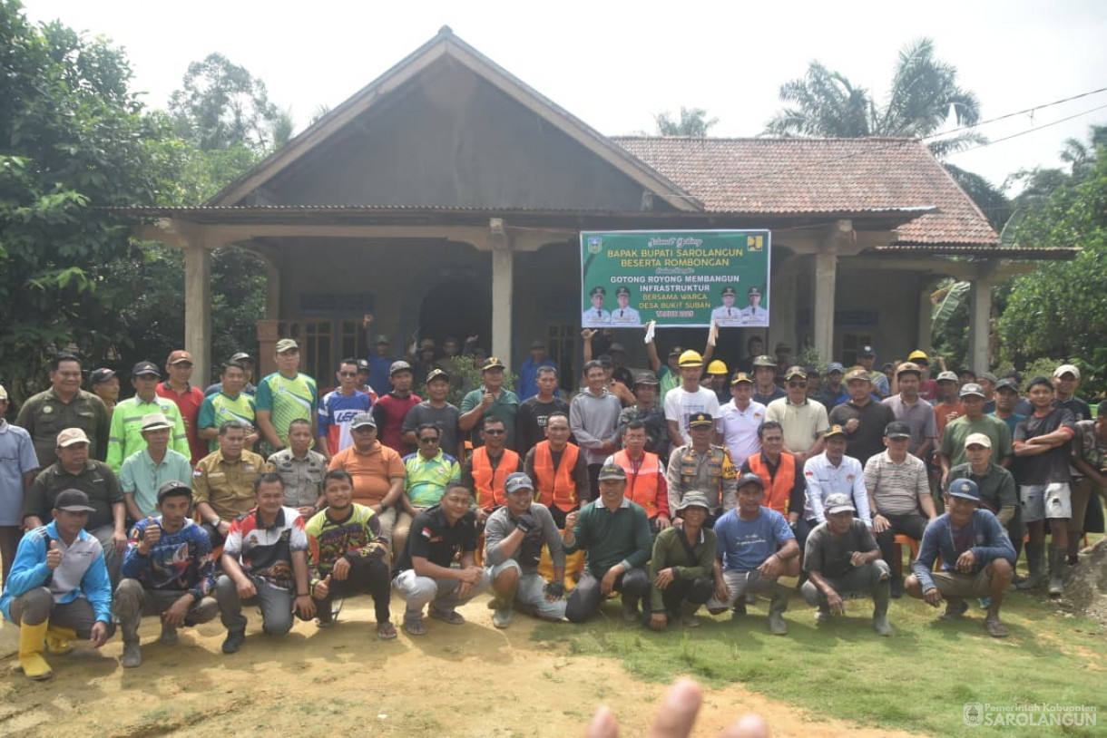 5 November 2025 Gotong Royong di Desa Bukit Suban Kecamatan Air Hitam