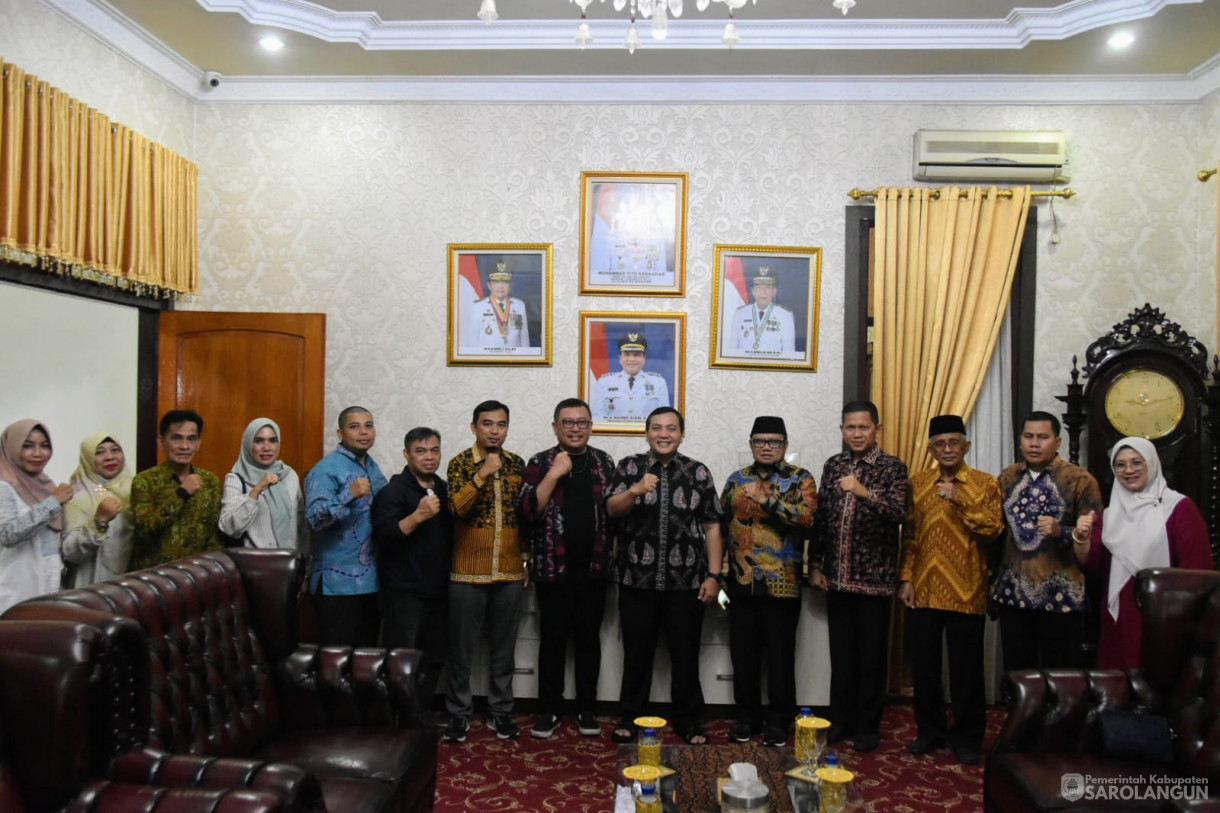 5 September 2023 - Penjabat Bupati Sarolangun Dr. Ir. Bachril Bakri, M.App.Sc Makan Malam Bersama Tim Penilaian Kota Sehat Kementerian Kesehatan Di Rumah Dinas Bupati Sarolangun