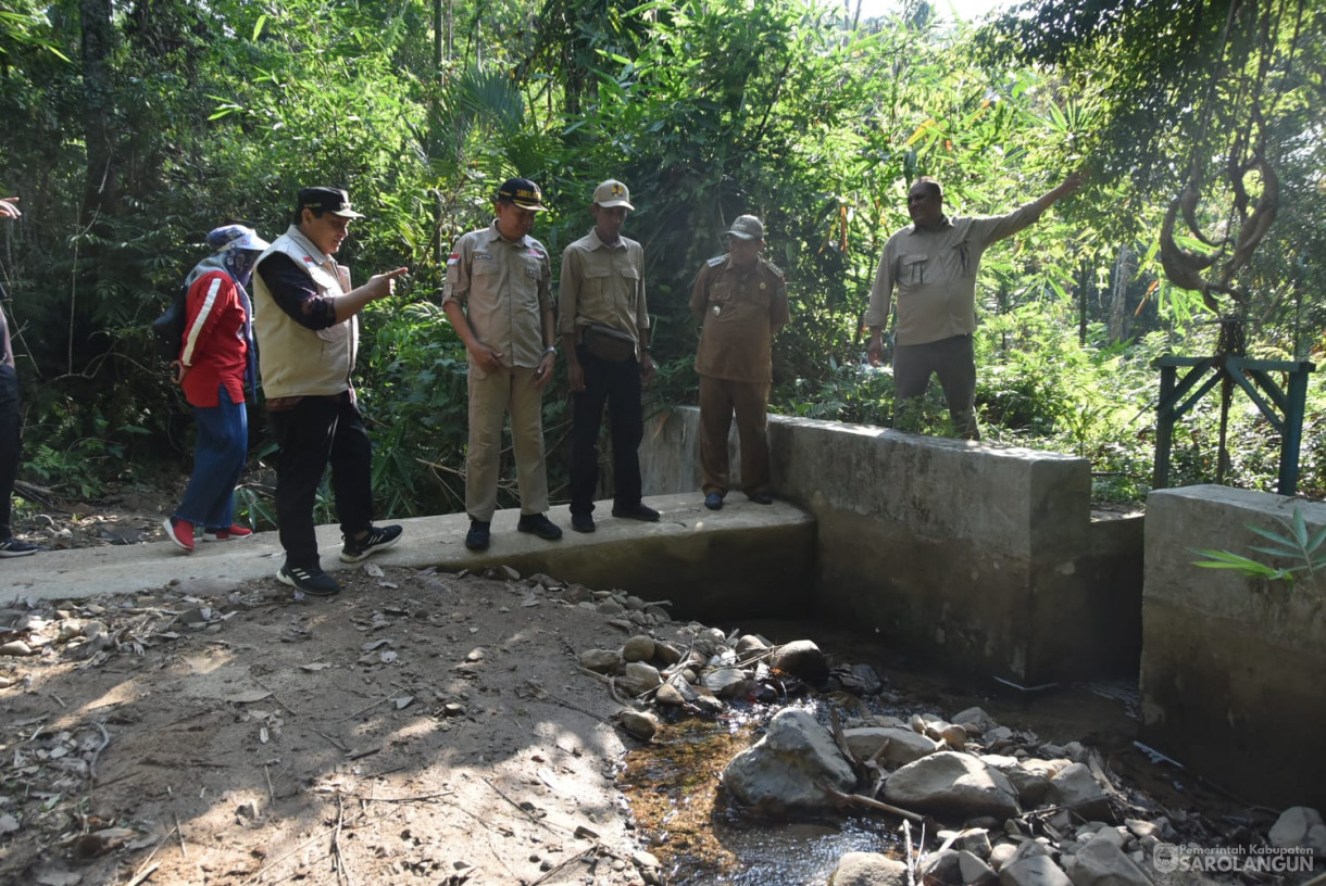 21 Oktober 2023 - Penjabat Bupati Sarolangun Meninjau Saluran Irigasi di Kecamatan Batang Asai