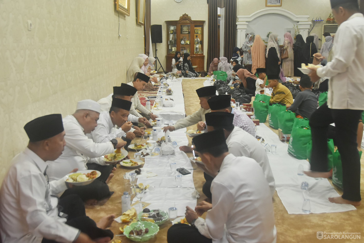 2 Januari 2025 - Yasinan Dan Doa Bersama Serta Santunan Kepada Anak Yatim, Bertempat di Rumah Dinas Bupati Sarolangun