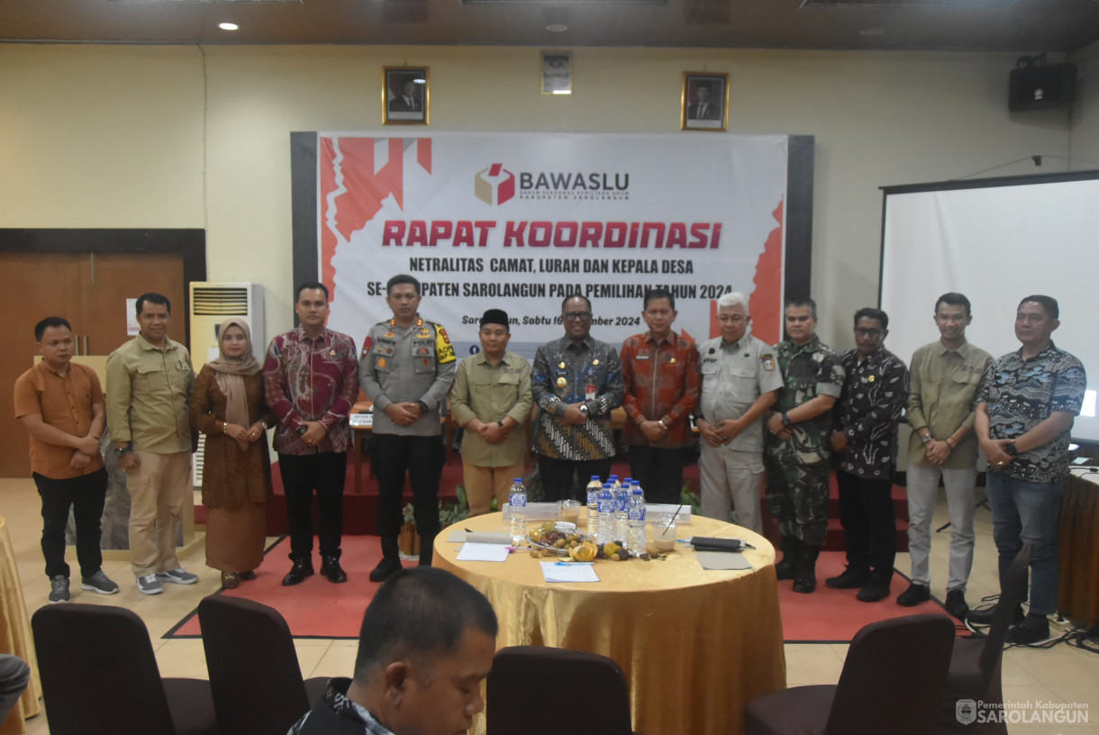 16 November 2024 - Rapat Koordinasi Netralitas Camat, Lurah Dan Kepala Desa Se Kabupaten Sarolangun, Bertempat di Aula Hotel Abadi Sarolangun