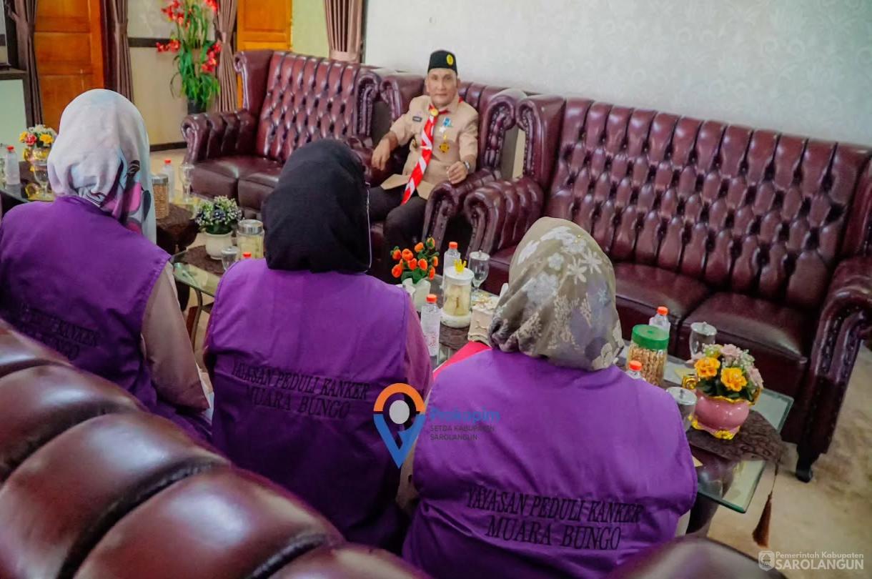 6 Agustus 2026 Bupati Sarolangun Silaturahmi dengan Rumah Singgah Kanker Kabupaten Bungo di Rumah Dinas Bupati Sarolangun