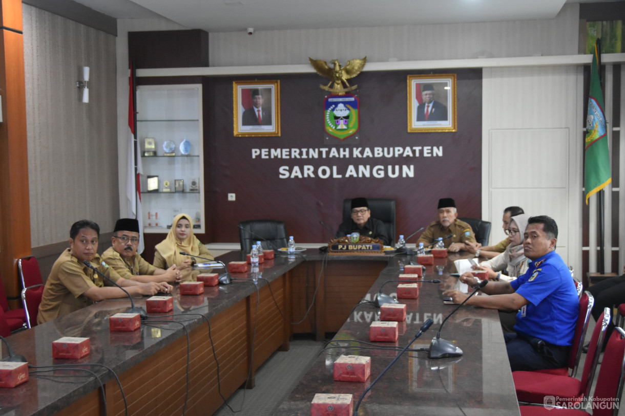 12 Desember 2023 - Peringatan Hari Antikorupsi Sedunia 2023 Sinergi Berantas Korupsi, Untuk Indonesia Maju Via Zoom Meeting Di Ruang Pola Utama Kantor Bupati Sarolangun