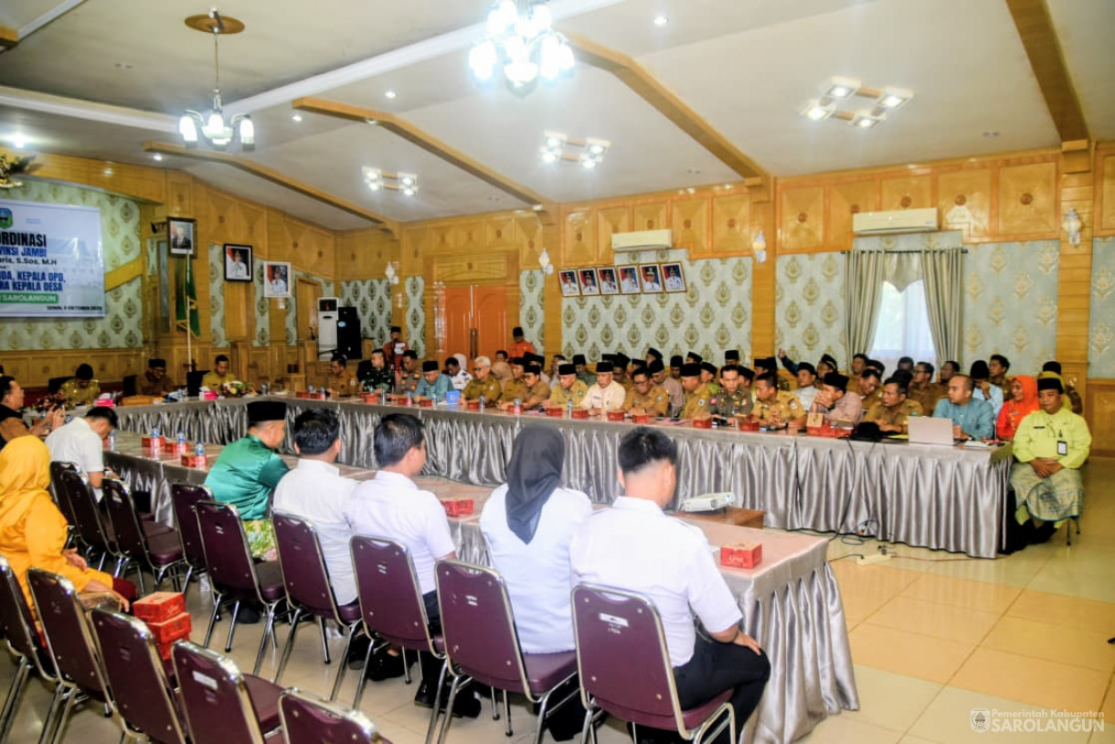 6 September 2025 Rapat Koordinasi Gubernur Jambi Bersama Bapak Bupati, Forkopimda, Kepala OPD, Para Camat, Para Kepala Desa se Kabupaten Sarolangun di Ruang Aula Utama Kantor Bupati Sarolangun