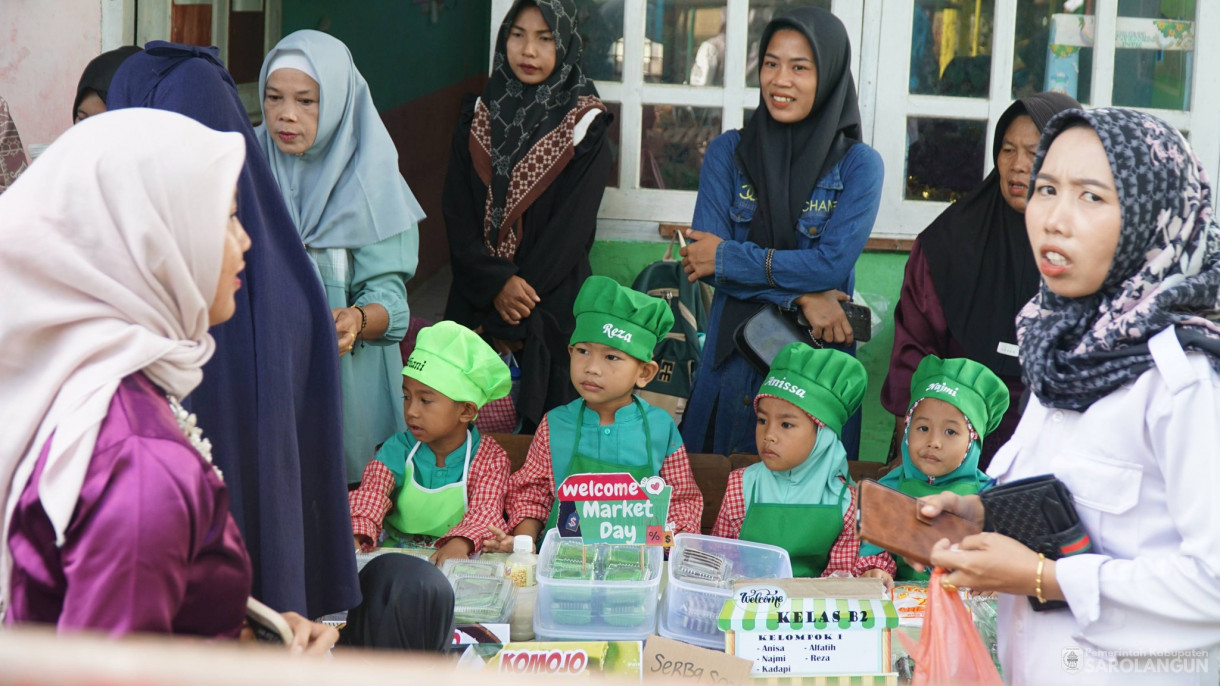 Market Day Oleh Peserta Didik TK Islam Waladun Sholihun Kecamatan Pauh