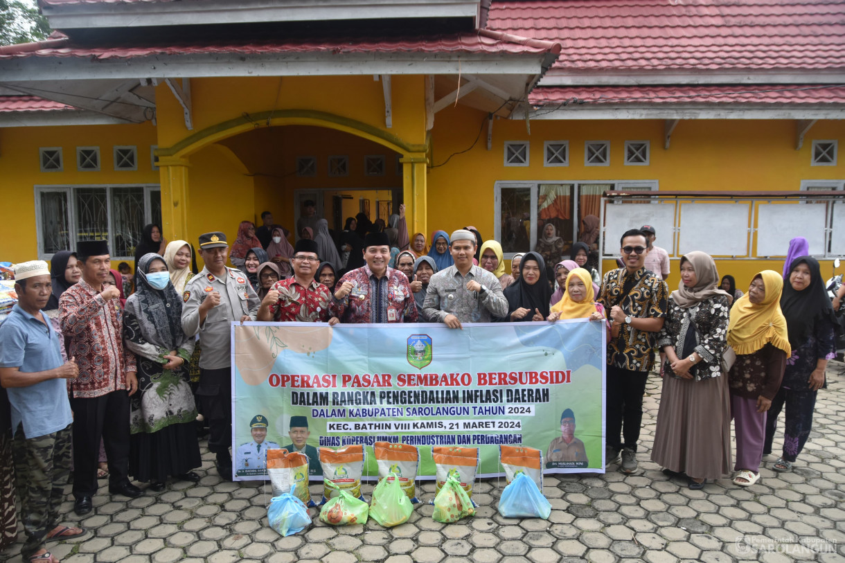 21 Maret 2024 - Operasi Pasar Sembako Bersubsidi Dalam Rangka Pengendalian Inflasi Di Kantor Camat Bathin VIII