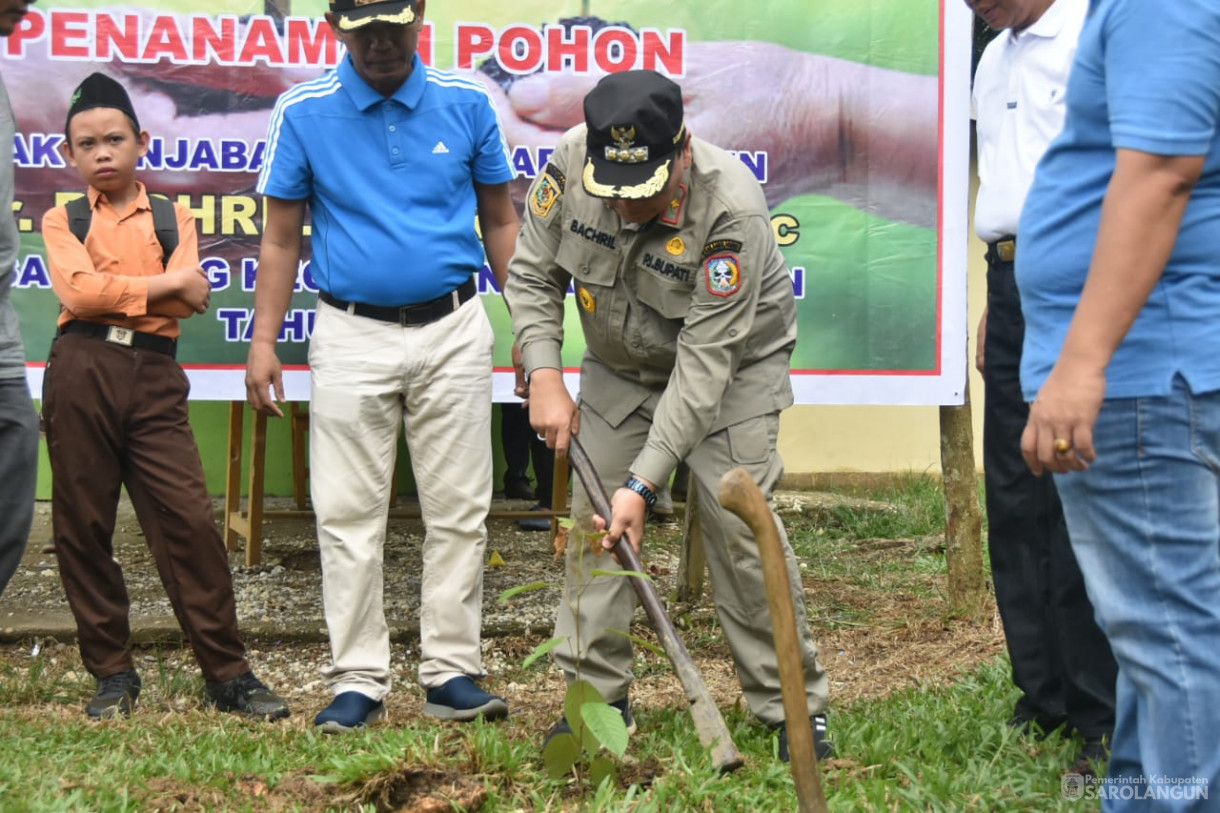 22 September 2023 - Penjabat Bupati Sarolangun Menghadiri Acara Penanaman Pohon di Desa Lidung