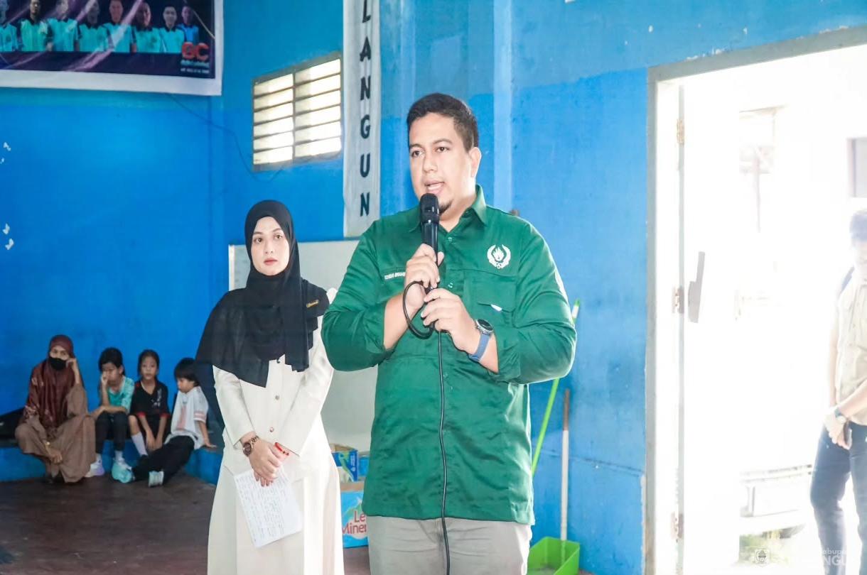 15 Juni 2026 Wakil Bupati Sarolangun Membuka Kegiatan Turnamen Bulu Tangkis Sarolangun Badminton Academy di Hall Pemda Sarolangun