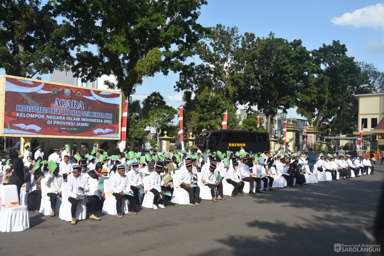 25 Juli 2024 - Prosesi Lepas Bai at dan Ikrar Setia NKRI Orang atau Kelompok Orang Yang Terafiliasi Negara Islam Indonesia, Bertempat di Lapangan Polda Jambi