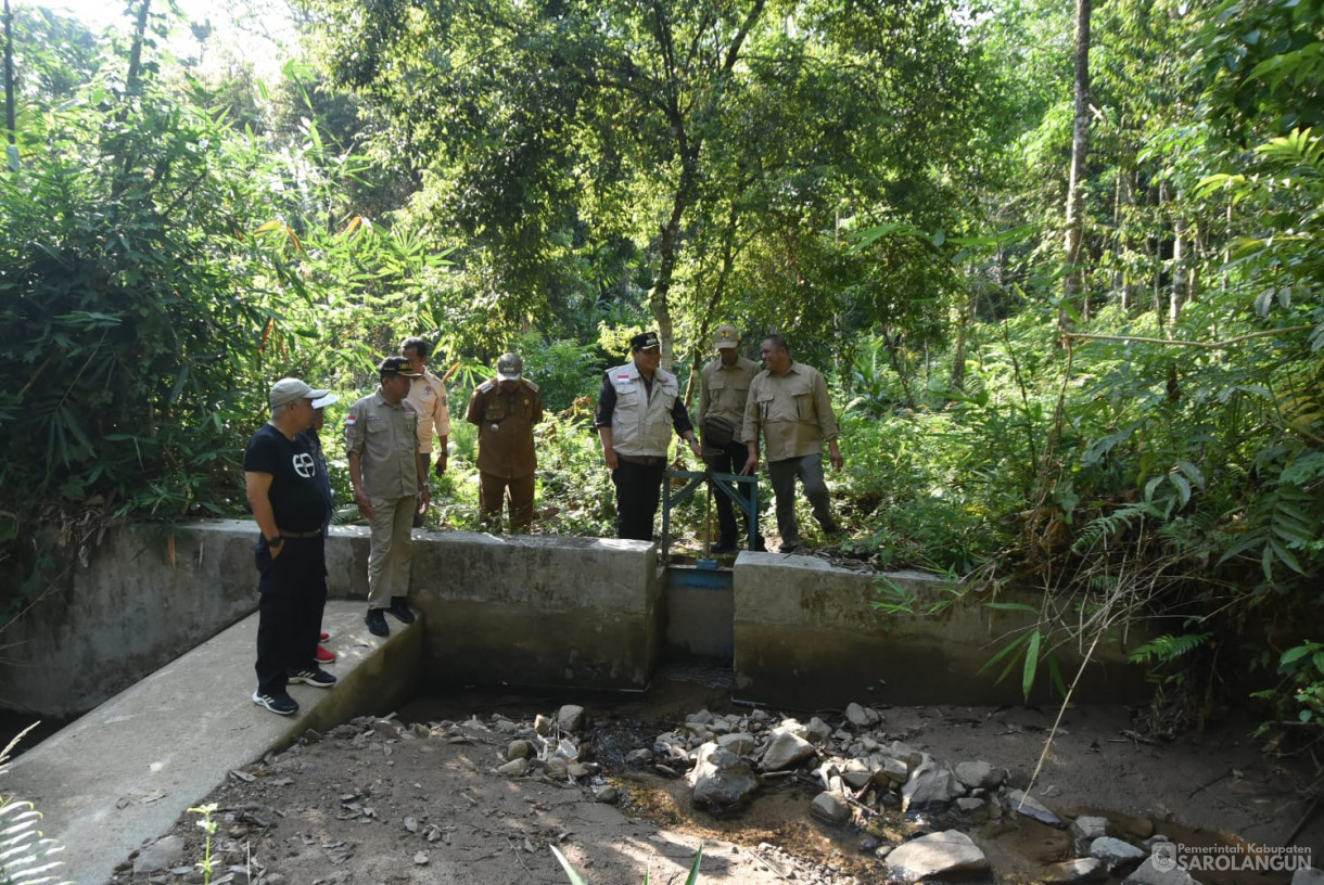 21 Oktober 2023 - Penjabat Bupati Sarolangun Meninjau Saluran Irigasi di Kecamatan Batang Asai