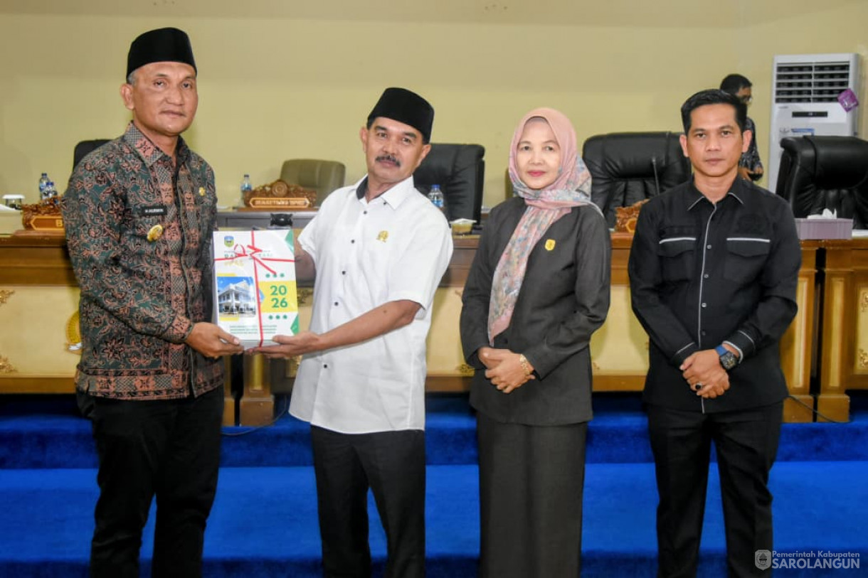 30 Oktober 2025 Rapat Paripurna Tingkat I Tahap 1 Penyampaian Nota Pengantar RKUA Dan PPAS Anggaran Pendapatan dan Belanja Daerah Kabupaten Sarolangun Tahun Anggaran 2026